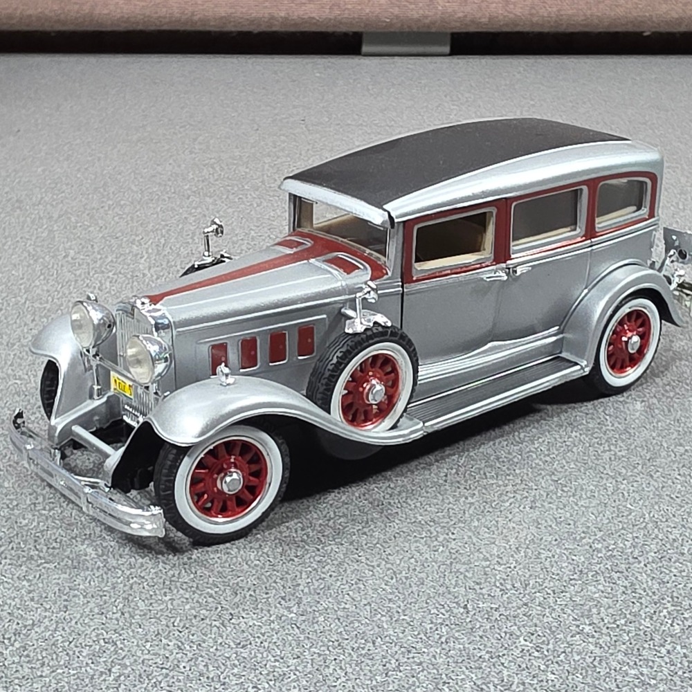 Peerless 1931 Master Eight Sedan Diecast Anson Car Silver Red Excellent Vintage